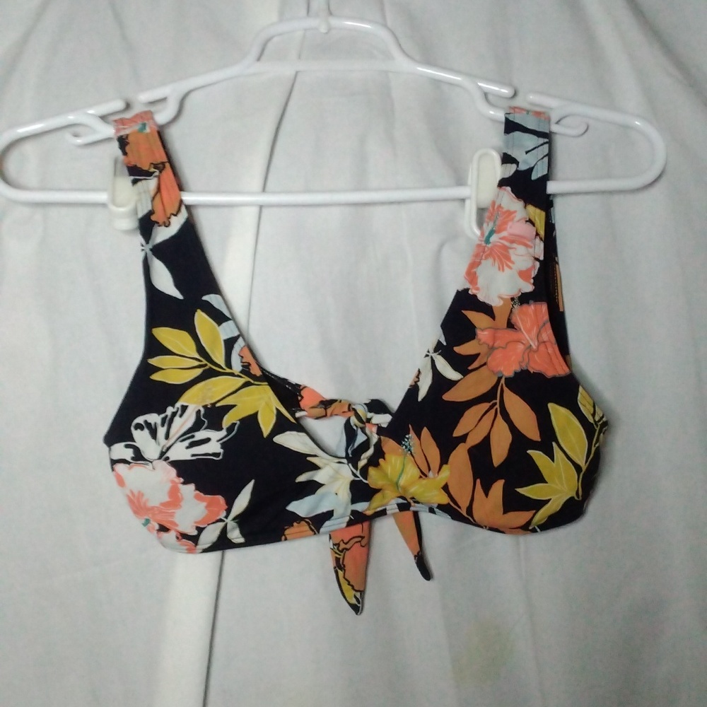 3/$25 Roxy bathing suit top